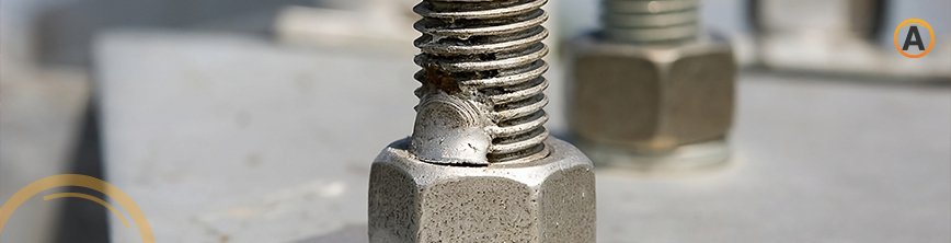 Tornillo utilizado en una construcción de metal