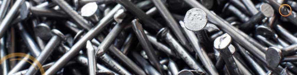 Clavo para concreto encimado sobre otros clavos