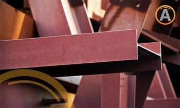 Viga IPR de acero como elemento estructural en armadura